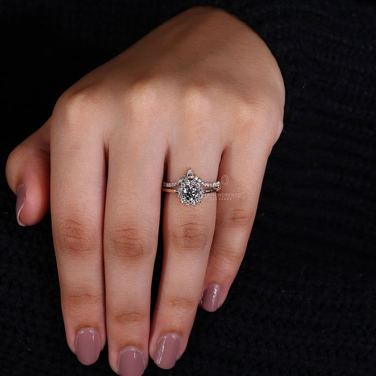 Lab Grown Diamond in a beautifully crafted bridal set.