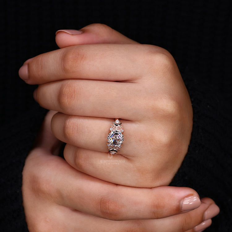 Vintage Diamond Ring set with brilliant diamonds.