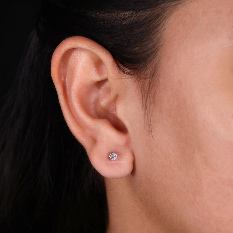 Beautiful round diamond earrings studs perfect for women.