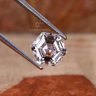 Shop loose diamonds with a 1 carat hexagon step cut design.