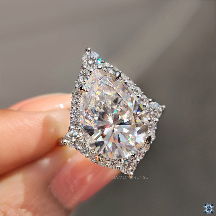 Cathedral setting ring with a timeless design that elevates any gemstone.