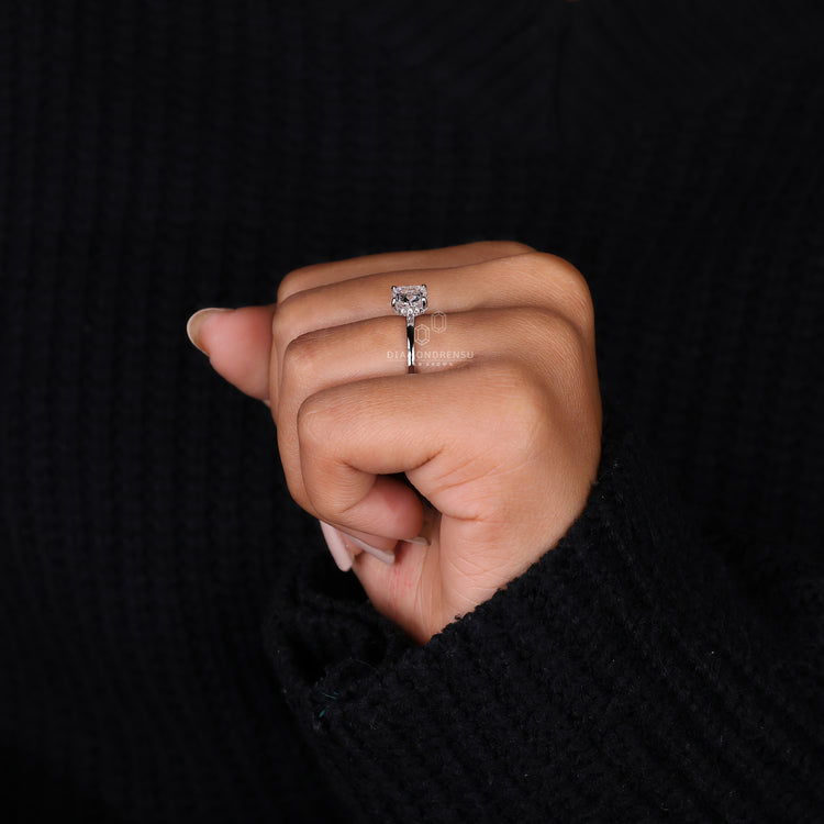 A timeless ring with 4 prong settings showcasing a brilliant diamond centerpiece.