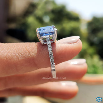 White Gold Round Cut Engagement Ring with Prong Setting