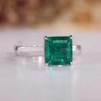 White gold ring with IGI certified diamond.