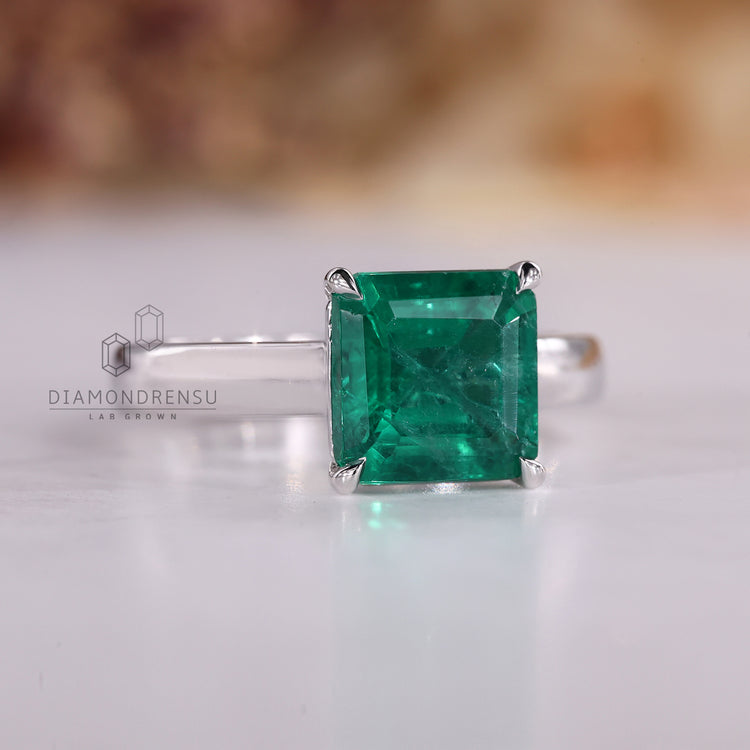 White gold ring with IGI certified diamond.