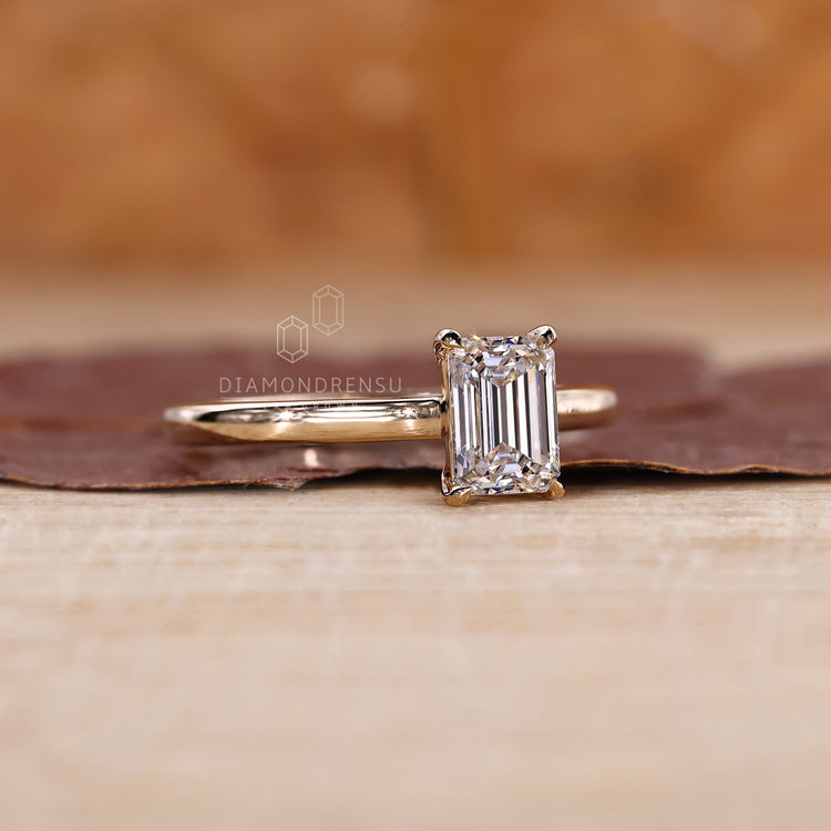 4 prong claw setting holding an emerald cut diamond.