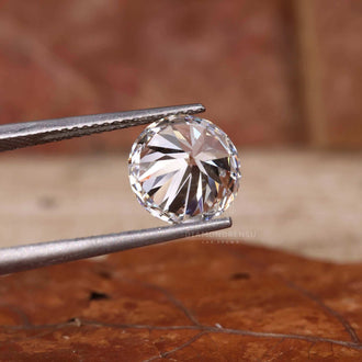 Diamond round cut is a classic choice for personalized rings and pendants.