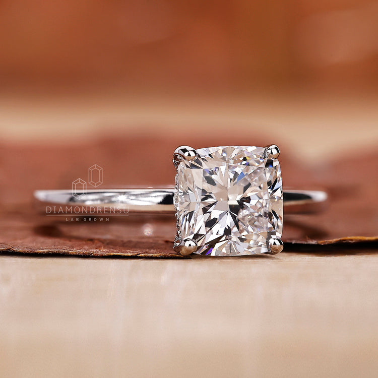 A white gold ring with an intricate design, exuding sophistication and charm.