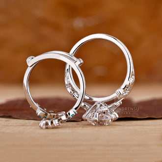 Diamondrensu bridal set featuring a marquise diamond.