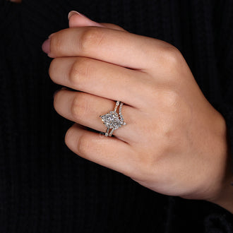 Claw Prong Setting for secure and stunning diamond placement.