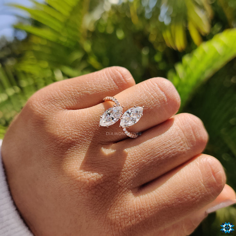 Diamondrensu engagement ring made with lab-grown brilliance.