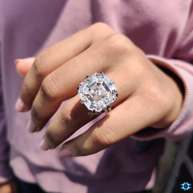 Round cut moissanite ring with brilliant shine