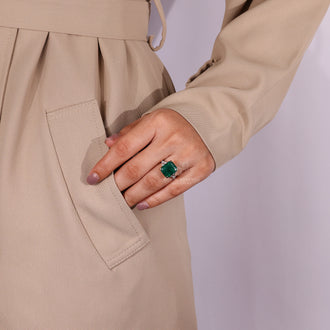 Diamondrensu emerald gemstone engagement ring.