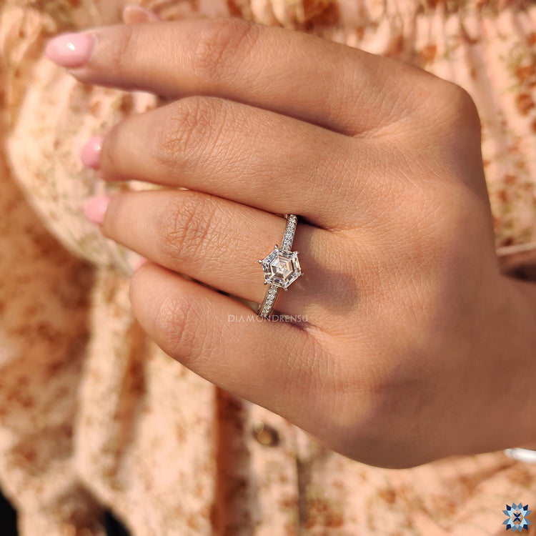 White gold ring featuring a hexagon moissanite design for a classic look.