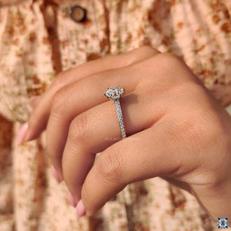 Diamondrensu ring featuring a hexagon moissanite for a bold and elegant look.