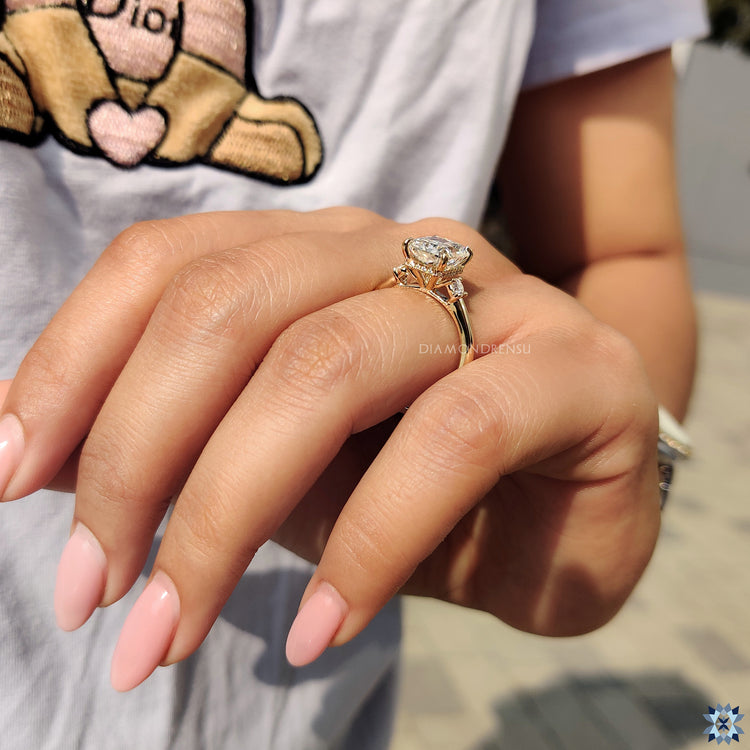 4 prong setting for secure and bold diamond look.