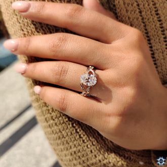 Leaf engagement ring in rose gold.
