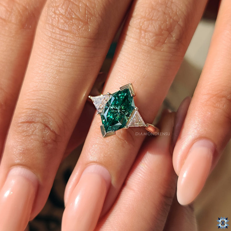 Diamondrensu engagement ring perfect for your special moment.