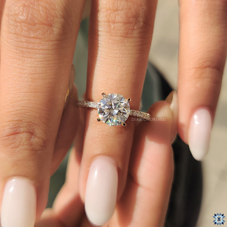 Pave setting ring with sparkling diamonds for a breathtaking look.