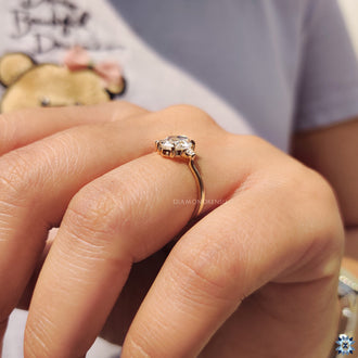 4 claw prong setting for pear moissanite.