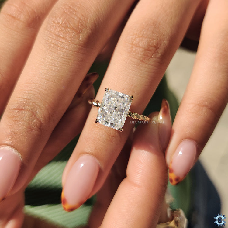 Diamondrensu ring designed for daily wear.