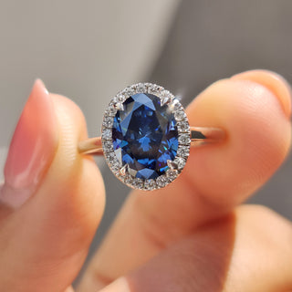 This blue moissanite engagement ring offers vibrant sparkle.