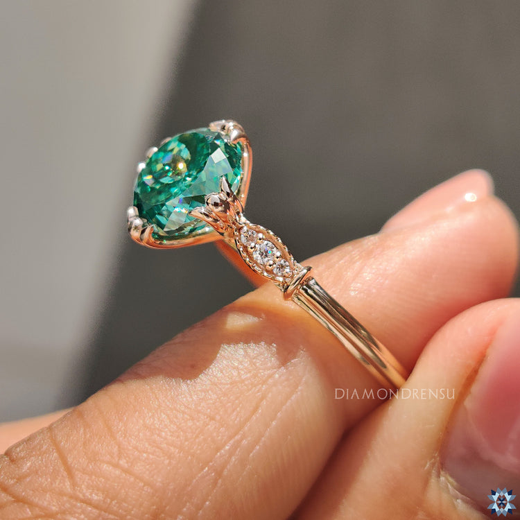 Round cut diamond side stones add detail to the ring.