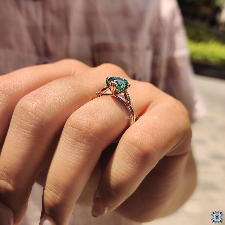 7 stone ring in rose gold with vintage style details.