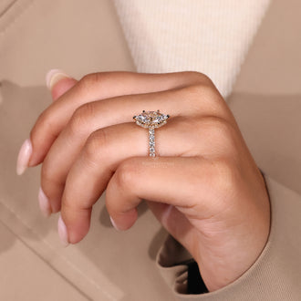 6 prong claw setting holds the stone firm.