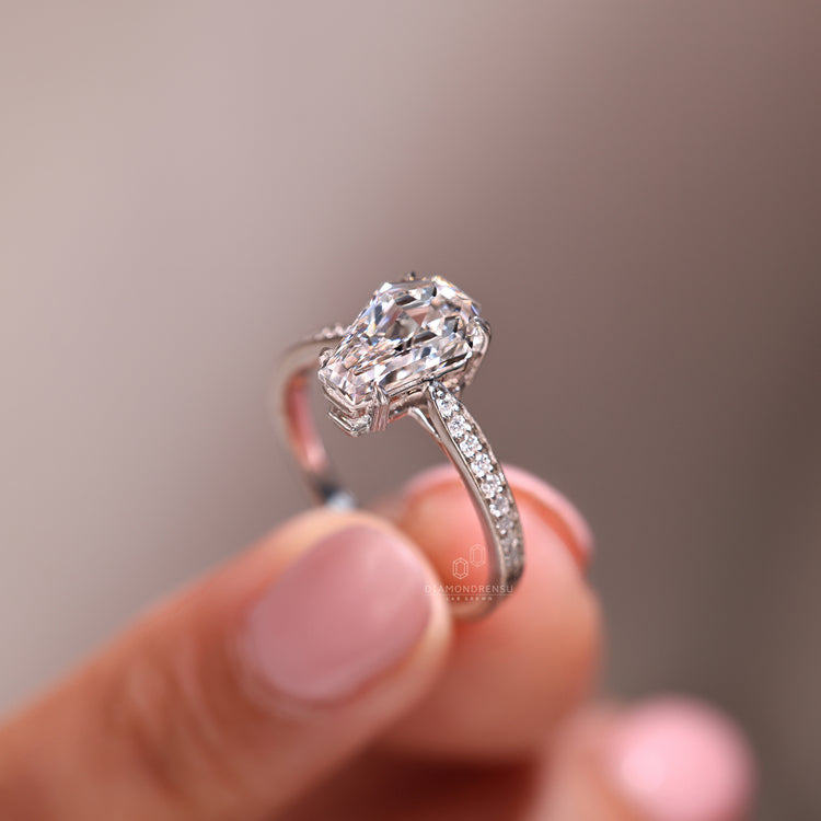 Round cut pave band ring handmade by Diamondrensu.