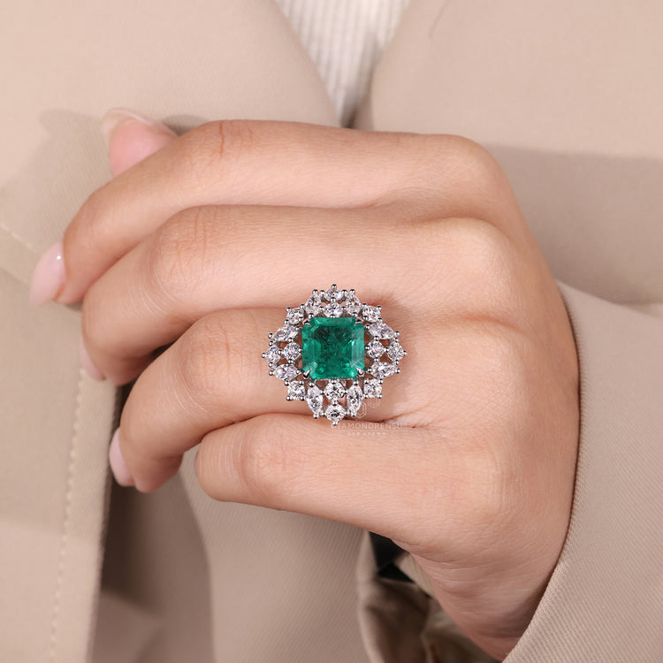 4 prong claw setting emerald gemstone ring.