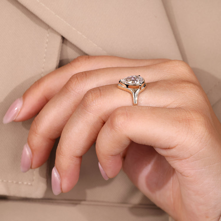 Yellow Gold Engagement Ring IGI certified jewellery.