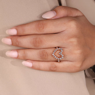 Buy engagement ring with heart shaped center diamond.