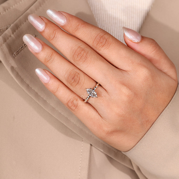 Diamondrensu ring in flush pave setting ring.