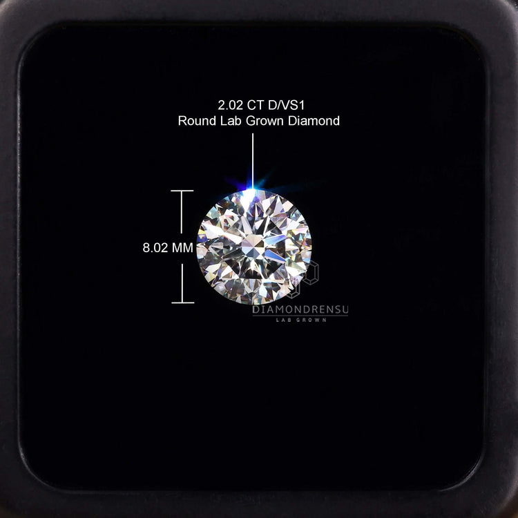 Round cut crafted in lab grown diamond format for solitaire designs.