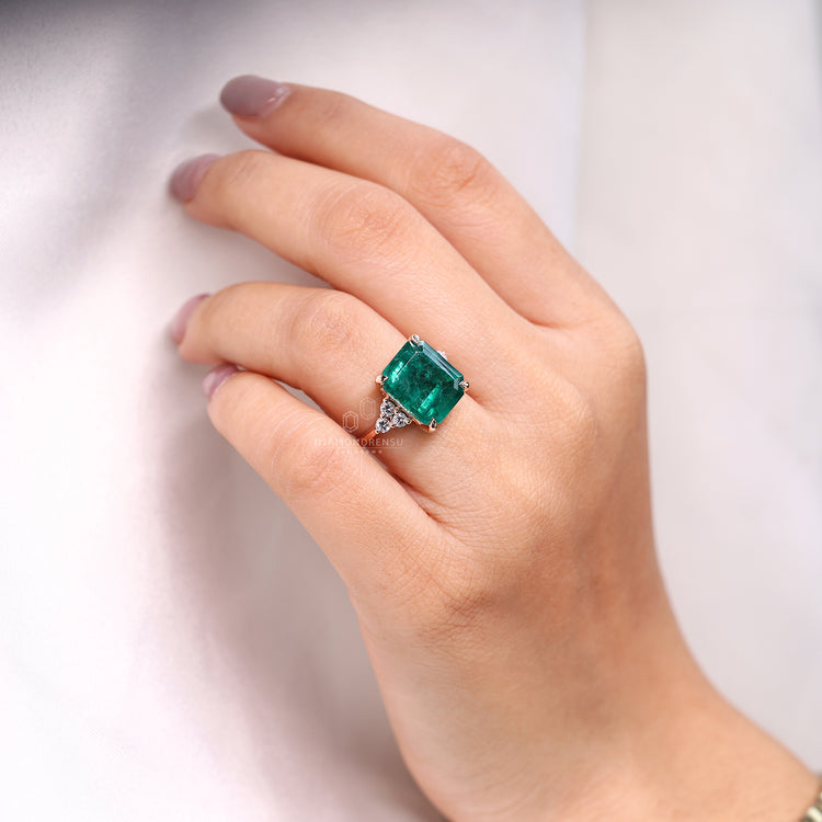 Buy custom emerald gemstone engagement ring online.