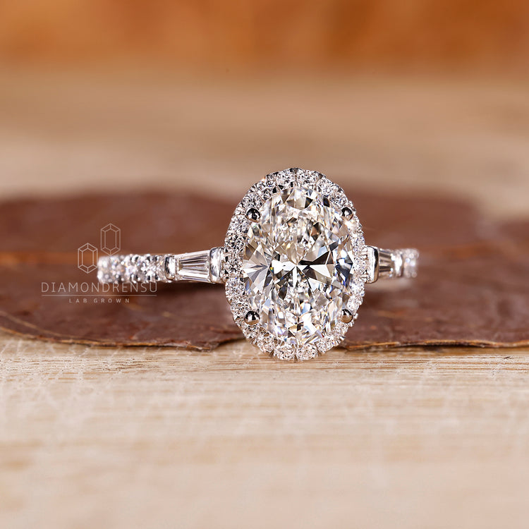 Buy engagement ring with a custom diamond ring design.