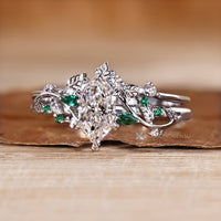 Chevron leaf band complements this bridal set.