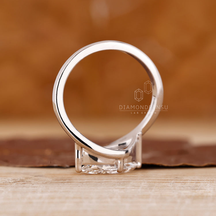 Diamondrensu engagement ring with marquise diamond.