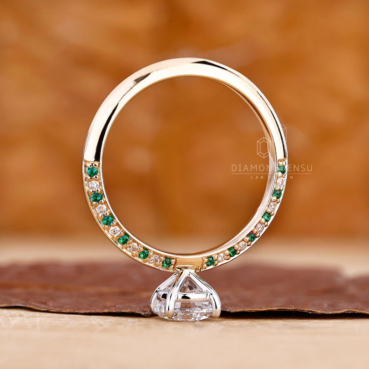 Diamondrensu Engagement Ring with a round cut diamond and double diamond eternity ring style.