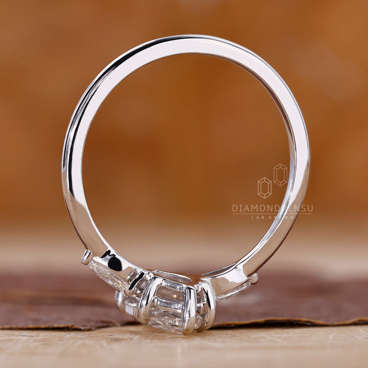Diamondrensu engagement ring made to celebrate your true connection.