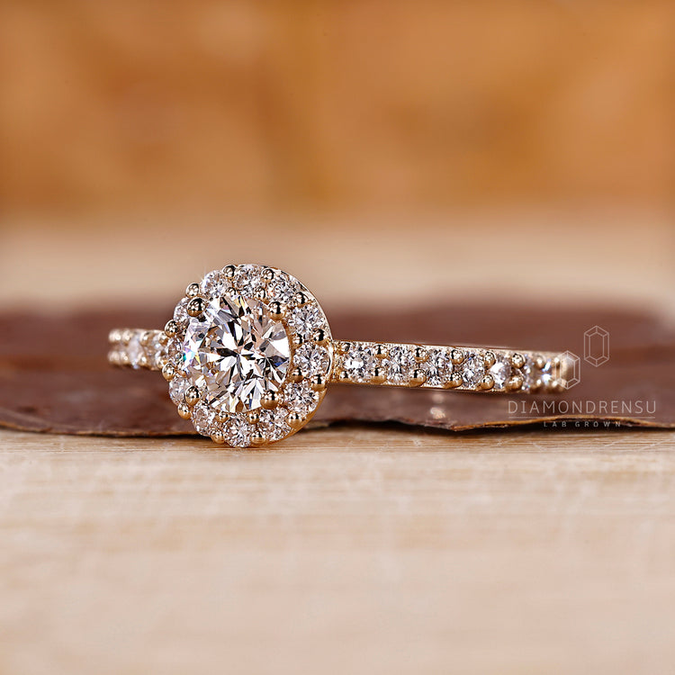 Round Halo Diamond Ring With Pave Round Cut Band