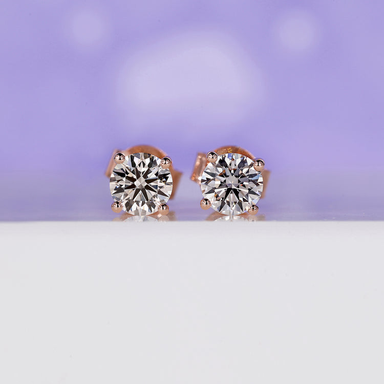 1 carat diamond stud earrings with an elegant diamond prong setting.