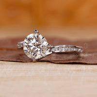 Compass prong setting holding a lab-grown diamond securely.