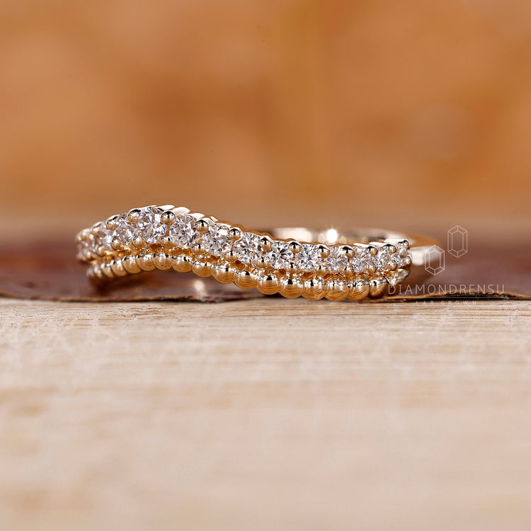 Milgrain Wedding Band in Yellow Gold with Curved Design