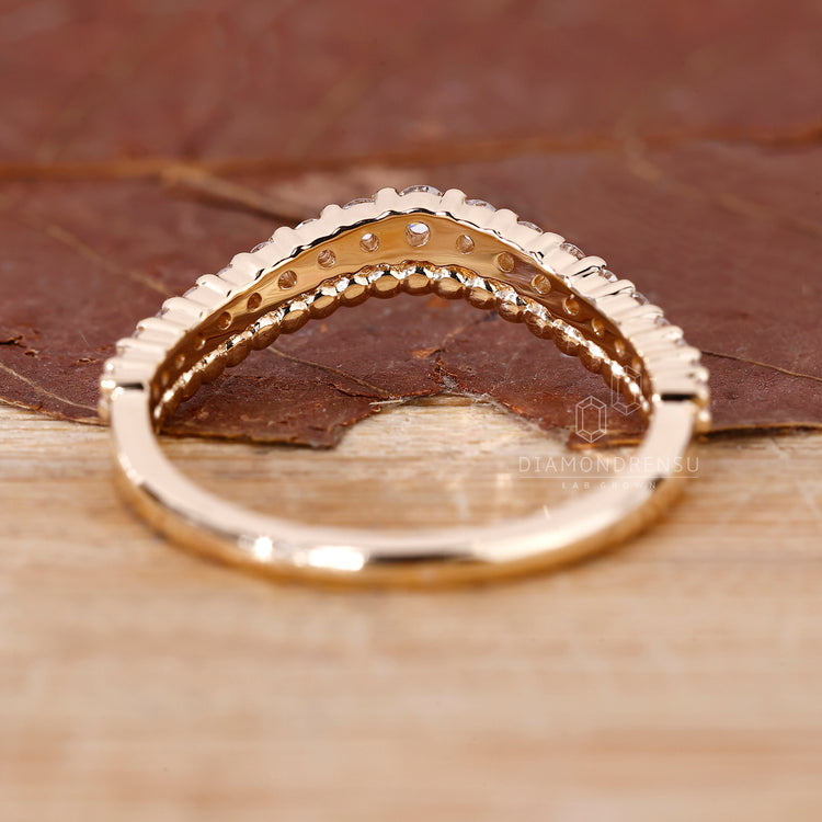 Milgrain Wedding Band in Yellow Gold with Curved Design