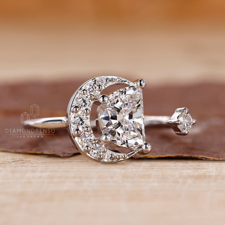 Prong setting ring featuring a custom diamond from Lab Grown Diamond.