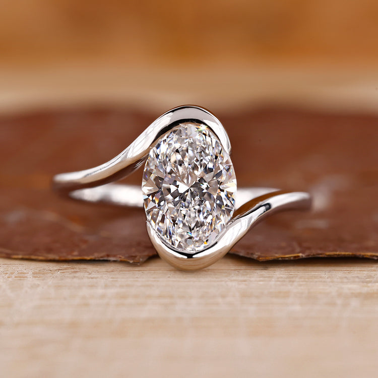 Oval diamond ring in white gold.