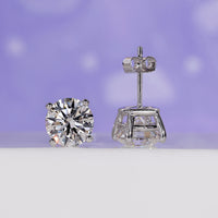 Round stud earrings crafted with IGI certified Lab Grown Diamond brilliance.