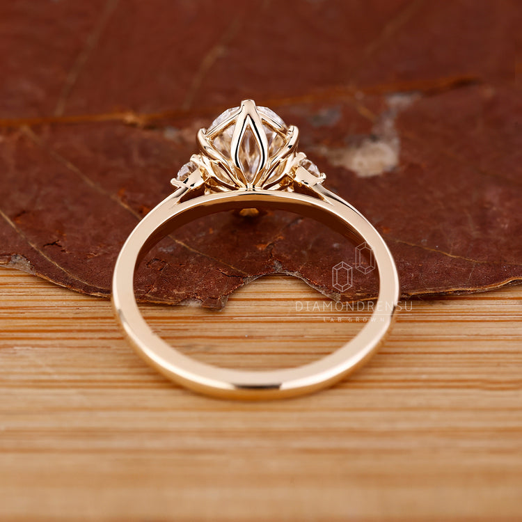 Buy lab grown ring with IGI certified quality.